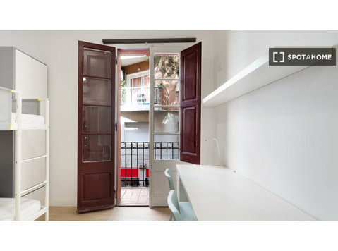 WG-Doppelzimmer mit Balkon im Studentenwohnheim zu vermieten - Zu Vermieten