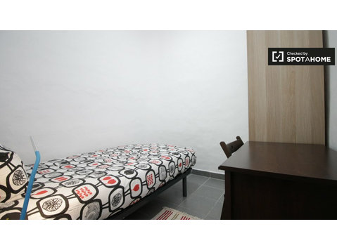 Single bedroom for rent in 2-bed apartment, El Born, Barça - 임대