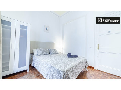Habitación individual, apartamento de 9 dormitorios,… - Alquiler