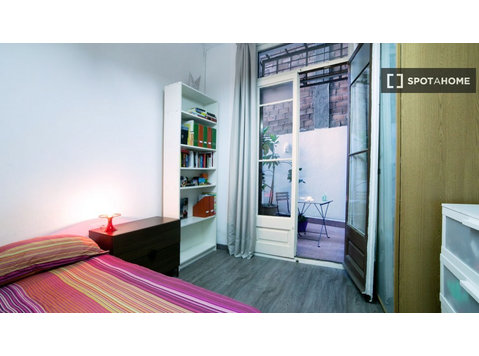 Camera spaziosa in appartamento condiviso a El Born,… - In Affitto