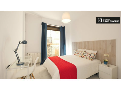 Elegante camera in affitto in appartamento con 5 camere da… - In Affitto