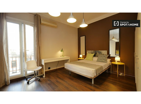 Stylish room for rent in Gràcia, Barcelona - For Rent