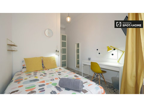 Stylish room for rent in Gràcia, Barcelona - For Rent