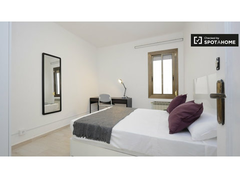 Stylowy pokój w 7-pokojowym apartamencie Horta-Guinardó w… - Do wynajęcia
