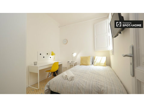 Habitación soleada en alquiler apartamento de 9 dormitorios… - Alquiler