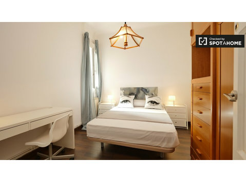 Quarto ensolarado para alugar em Gràcia, Barcelona - Aluguel