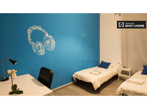 Zweibettzimmer in einem 10-Zimmer-Apartment, Barri Gòtic,… - Zu Vermieten