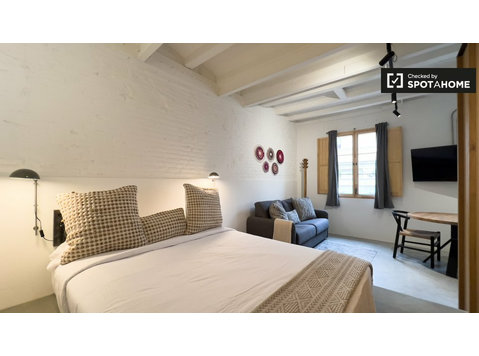 Apartamento de 2 dormitorios en alquiler en El Barri Gotic,… - Pisos
