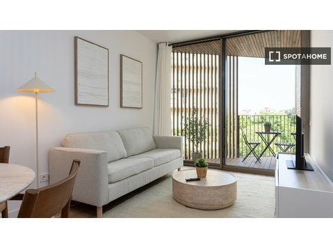 Apartamento de 2 quartos para alugar na Sagrada Família. - Apartamentos