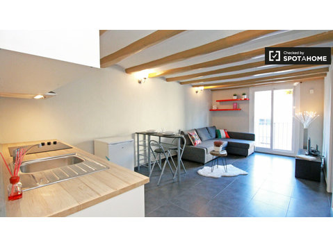2-bedroom apartment with AC for rent in El Raval, Barcelona - Apartemen