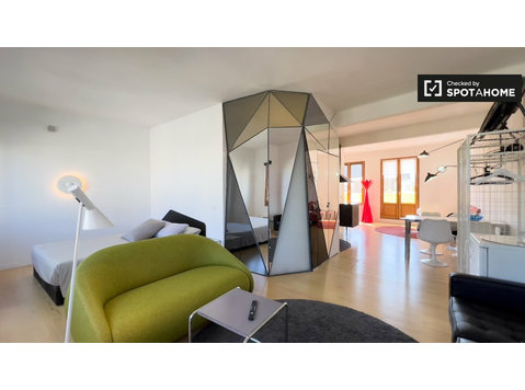 Barselona'nın merkezinde kiralık 2 yatak odalı loft daire - Apartman Daireleri