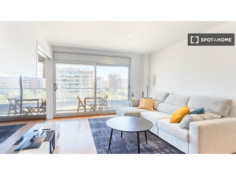 Barselona Badalona'da kiralık 3 yatak odalı daire. - Apartman Daireleri