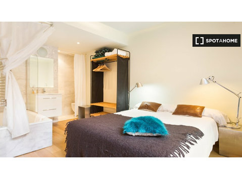 Barselona'da kiralık 3 odalı daire - Apartman Daireleri