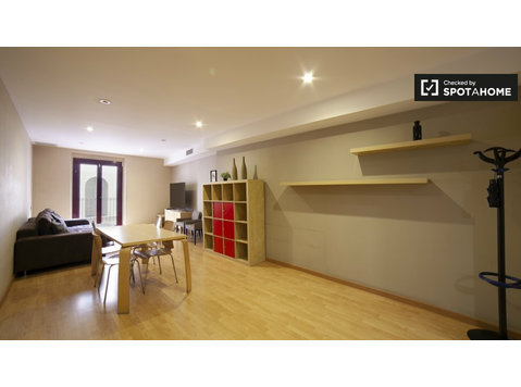 3-bedroom apartment for rent in Ciutat Vella, Barcelona - Apartments