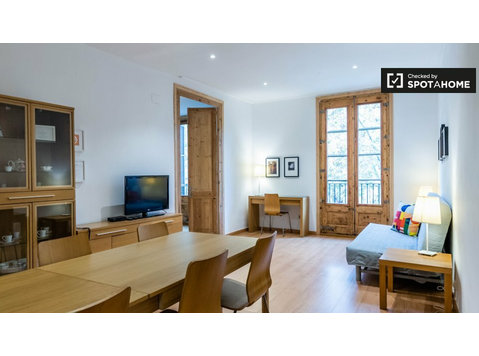 3-bedroom apartment for rent in Ciutat Vella - דירות