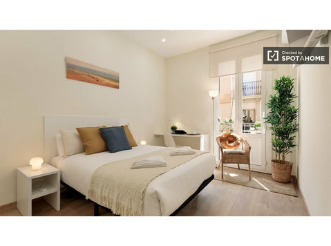 Apartamento de 3 quartos para alugar em El Poble Sec,… - Apartamentos
