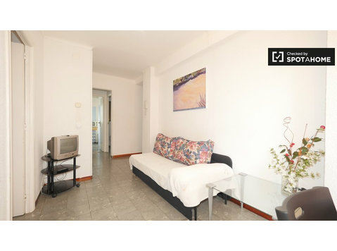 3-bedroom apartment for rent in Fabra I Puig - San Andreu - Διαμερίσματα