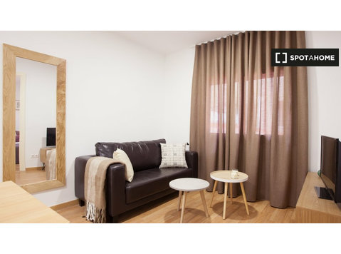 3-pokojowe mieszkanie do wynajęcia w L'Hospitalet de… - Mieszkanie
