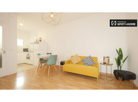 3-room flat for rent in L'Hospitalet de Llobregat, Barcelona - Căn hộ