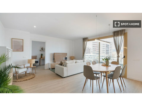 Piso de 4 habitaciones en alquiler en Badalona - Pisos
