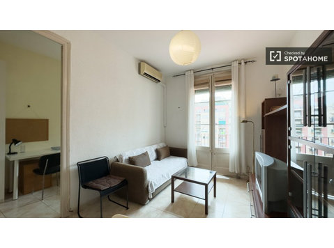 Apartamento de 4 dormitorios en alquiler en Barcelona - Pisos