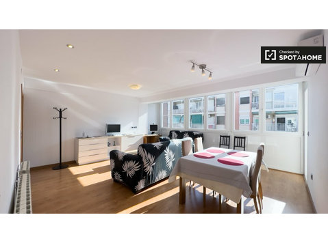4-bedroom apartment for rent in Barcelona - Korterid