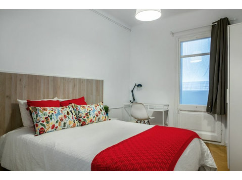 Acogedora habitación con área privada en calle Valencia - Apartmani