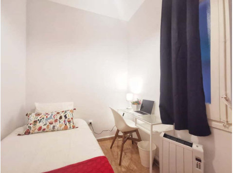 Acogedora habitación individual en el barrio de Poble Sec - Apartman Daireleri