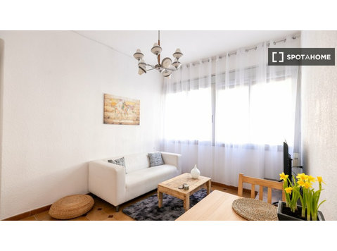 Piso en alquiler en Cornellà de Llobregat, 2 Habitaciones - Pisos