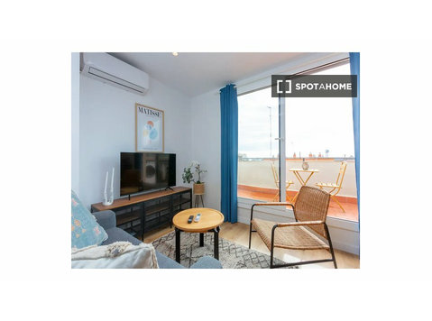 Nefes kesen manzaralara sahip güzel ve ferah çatı katı - Apartman Daireleri
