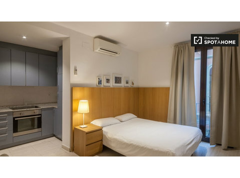 Jasne 1-pokojowe mieszkanie do wynajęcia w Barri Gòtic - Mieszkanie