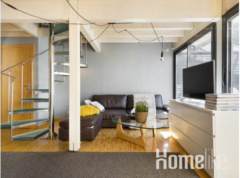 Bright Penthouse with Private Terrace - Asunnot