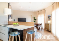 Bright and open layout 2BR, 2 bath apartment with home… - Διαμερίσματα