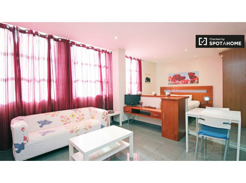 El Raval, Barselona'da kiralık parlak stüdyo daire - Apartman Daireleri