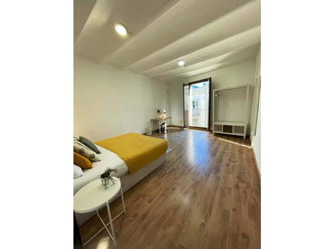 Carrer Nou de la Rambla - N33-HAB3 - Apartments