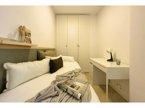 Carrer d'Aribau (A225-B-11-H2) - Apartments
