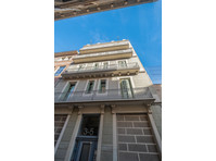 Carrer de Fernández Duró, Barcelona - Apartamentos