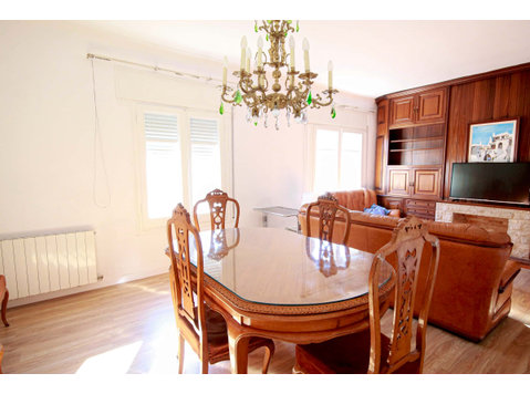 Carrer de València - Apartments
