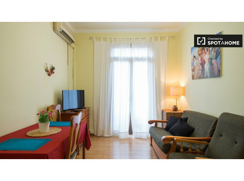 Comfortable 3-bedroom apartment for rent in Poble-sec - Apartments
