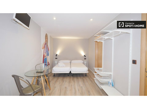 Cool studio apartment for rent in Barri Gòtic, Barcelona - Lakások