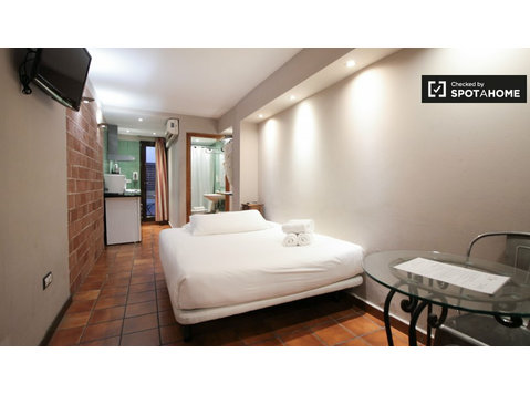 Cool studio flat for rent in El Raval, Barcelona - Apartments