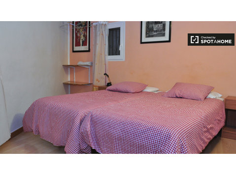 Cosy 1-bedroom Studio with AC for rent in Barri Gòtic. - Apartmani