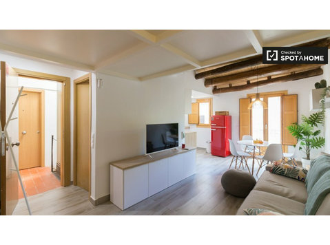 Duplex apartment for rent in El Raval, Barcelona - Lakások
