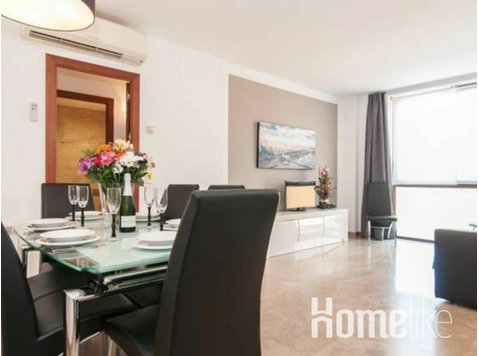Effortlessly luxurious three-bedroom apartment close to… - Apartments