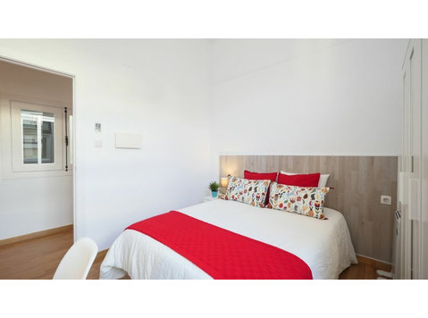Espaciosa habitación con baño privado en Barcelona - Mieszkanie