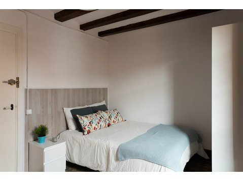 Espaciosa habitación en Barcelona en calle de les Heures - Apartments