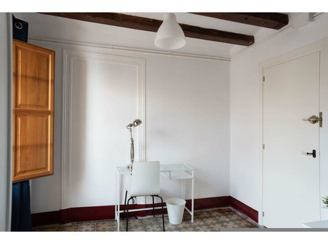 Espaciosa habitación en Barcelona en calle de les Heures - Appartamenti