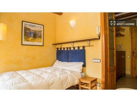 Excellent 2-bedroom apartment in El Raval, Barcelona - Apartments