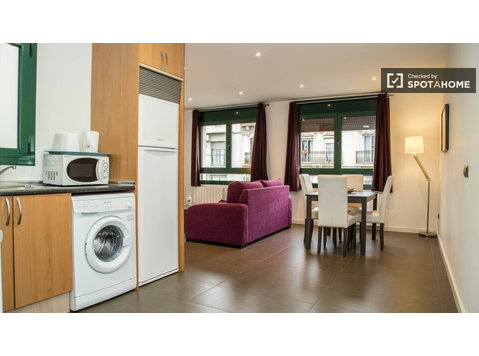 Exterior 1-bedroom apartment in Eixample, Barcelona - Apartments