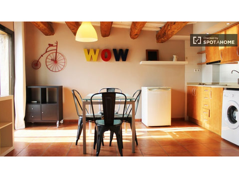 Fully Renovated 2 Bedroom Apartment for Rent in Barcelona - Leiligheter